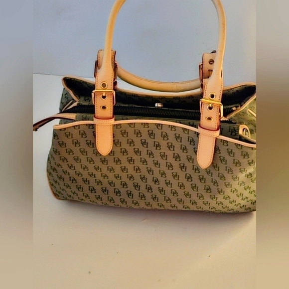 DOONEY & BOURKE BUCKLE SATCHEL HANDBAG TAN BROWN SIGNATURE SHOULDER BAG - Picture 2 of 11